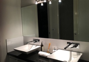 The Glen 3 bedroom apartment with spa