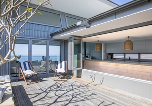 The Lookout @ Killcare - 4 bedroom architecturally designed house with amazing ocean and bush views