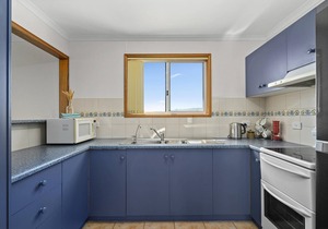 The LoveShack ~ Silver Sands - Family Entertainer Surrounded by Sea, Scrub & Hills