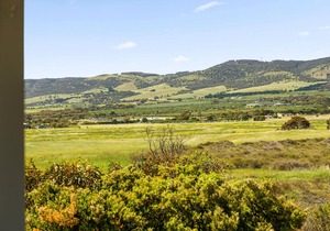 The LoveShack ~ Silver Sands - Family Entertainer Surrounded by Sea, Scrub & Hills