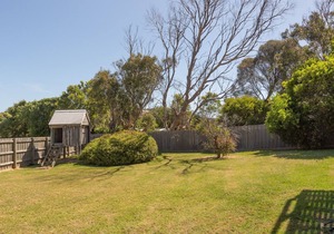 The Views - Beautiful spacious pet friendly home next to the ocean.