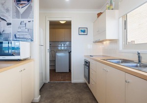 The Whale Watcher, 1/6 Birubi Lane - waterfront unit with stunning views, level access
