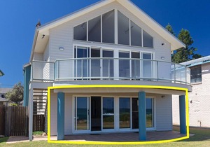 The Whale Watcher, 1/6 Birubi Lane - waterfront unit with stunning views, level access