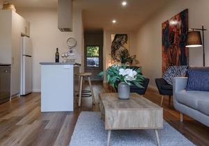 Trentham Central Villas - 6 BR / Ensuite / Sleeps 12