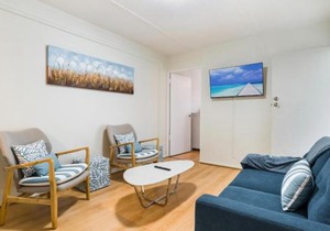 Tropical Unit with Private Fenced Garden Close to The Beach 4