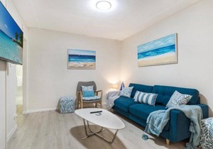 Tropical Unit with Private Fenced Garden Close to The Beach 5