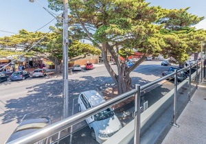 Unit 2-83 Thompson Avenue, Cowes, Spacious 2 bedroom Unit, includes linen.