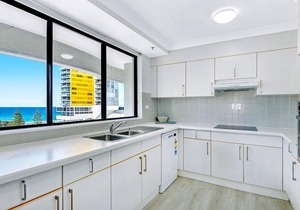Victoria Square 2 Bed Ocean View Broadbeach