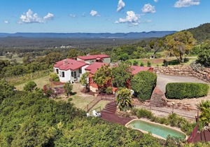 Villa 2 @ Bimbadeen Estate - Split level villa for 2 with the best views in the valley