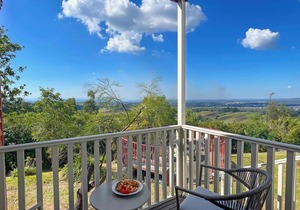 Villa 2 @ Bimbadeen Estate - Split level villa for 2 with the best views in the valley