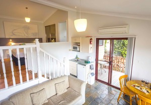 Villa 2 @ Bimbadeen Estate - Split level villa for 2 with the best views in the valley