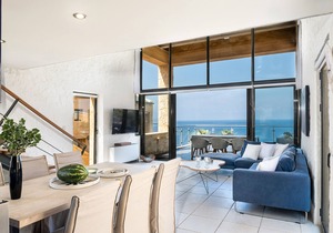 Villa Emilia front sea amazing sunset , large swimming pool can be heated . in Kalathas