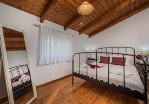Villa with sea view, pool and Breakfast included in Ampoula Beach