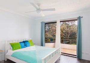 Wallis Court 5 - Central Forster Apartment!