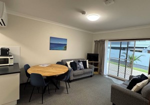 Walters Holiday Flats @ Hyams Beach (Flat 3) - Book 7 nights pay for only 6*