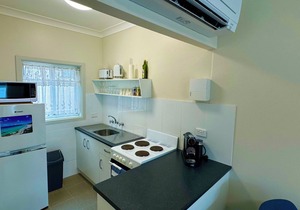 Walters Holiday Flats @ Hyams Beach (Flat 1) - Book 7 nights pay for only 6*