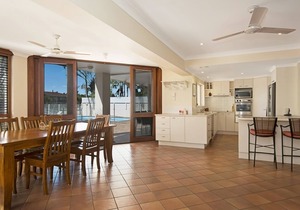 Water Front Noosa Escape - 15 Mossman Court