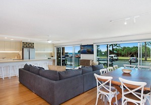 Waves at North Kirra - Bilinga North Kirra Beachfront - Linen Provided - Min. 3 Night Stays!