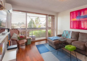 Well-Appointed Sunny 2 Bedroom Apartment in Northcote With Parking
