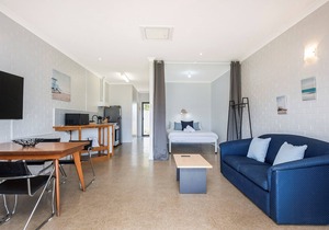 Windsurfer Beach Chalet - 3