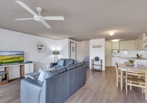 Wintersview 2 - Beach Frontage Apartment