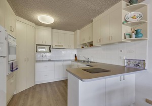 Wintersview 2 - Beach Frontage Apartment