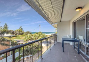 Wintersview 2 - Beach Frontage Apartment
