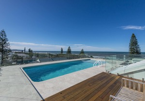 Wintersview 2 - Beach Frontage Apartment