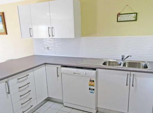 Leonard Avenue Townhouse Air Con | Shoal Bay