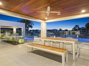 Canal Holiday | Banksia Beach
