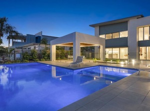 Canal Holiday | Banksia Beach