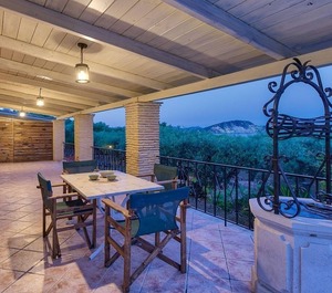 Villa Marathonisi 