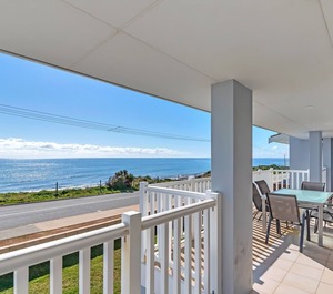 Blue Bay Beach Stay Halls Head 