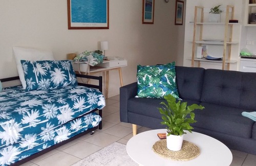 Rainbow Beach Apartment | 1 BEDROOM MODERN APARTMENT SLEEPS UP TO 4 PEOPLE.