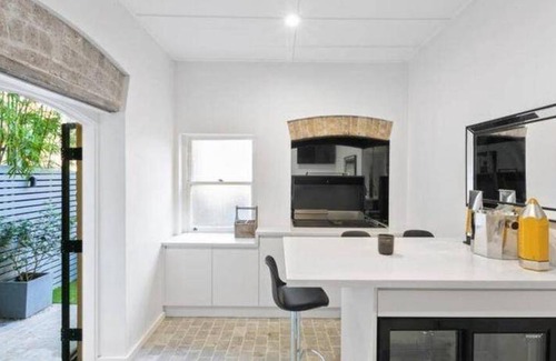 Millers Point Apartment | 100 m² Apartment ∙ 4 bedrooms ∙ 10 guests