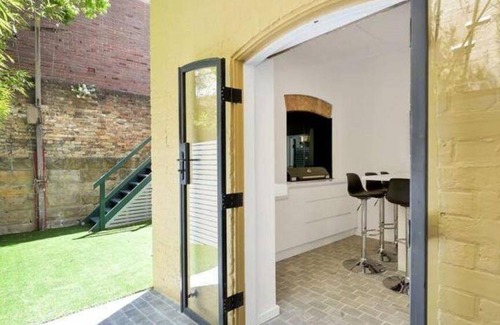 Millers Point Apartment | 100 m² Apartment ∙ 4 bedrooms ∙ 10 guests