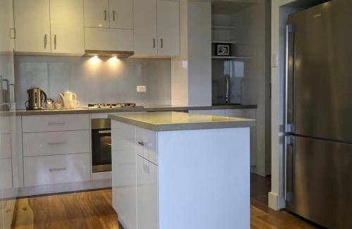 Albury Apartment | 100 m² Apartment ∙ 1 bedroom ∙ 2 guests