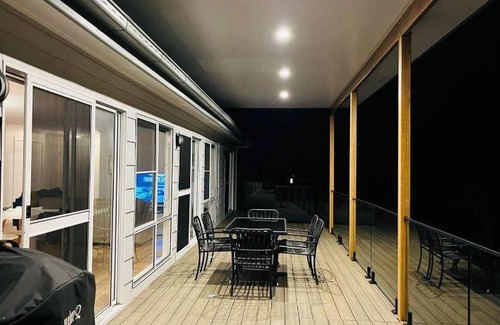 Elizabeth Beach House | 100 m² House ∙ 3 bedrooms ∙ 9 guests