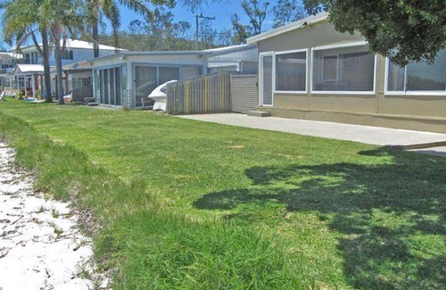 Corlette House | 100 m² House ∙ 3 bedrooms ∙ 8 guests