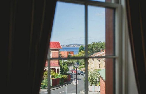 Battery Point Apartment | 100 m² Serviced apartment ∙ 2 bedrooms ∙ 10 guests