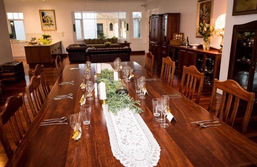 Bovell House | 1050 m² House ∙ 7 bedrooms ∙ 15 guests