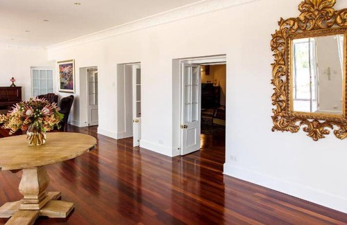 Bovell House | 1050 m² House ∙ 7 bedrooms ∙ 15 guests