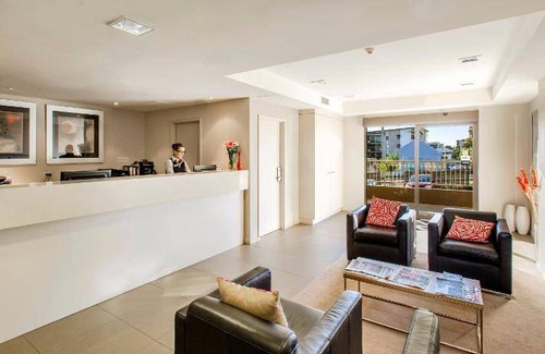 Gladstone Apartment | 106 m² Serviced apartment ∙ 3 bedrooms ∙ 127 guests