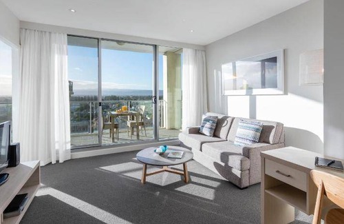 Glenelg Apartment | 107 m² Serviced apartment ∙ 2 bedrooms ∙ 127 guests