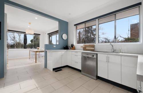 West Bathurst House | 1100 m² House ∙ 5 bedrooms ∙ 12 guests