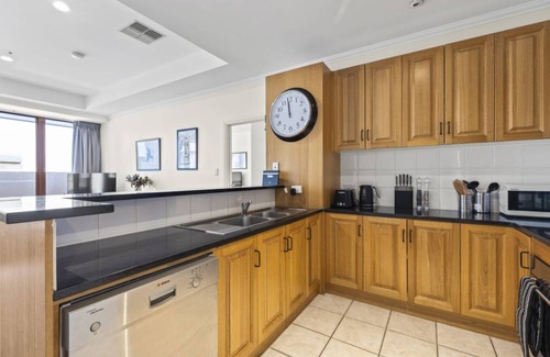 Adelaide Central Business District Apartment | 115 m² Apartment ∙ 3 bedrooms ∙ 8 guests