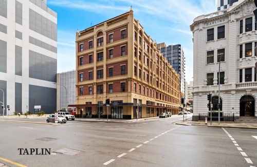 Adelaide Central Business District Apartment | 115 m² Apartment ∙ 3 bedrooms ∙ 8 guests