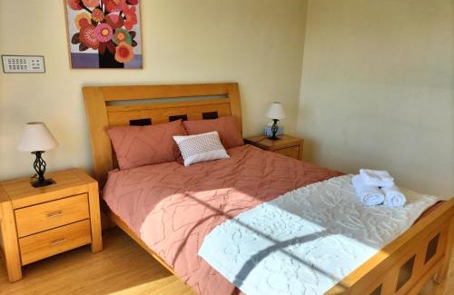 Keilor Downs House | 12 mins to Mel Airport-Good Wood House