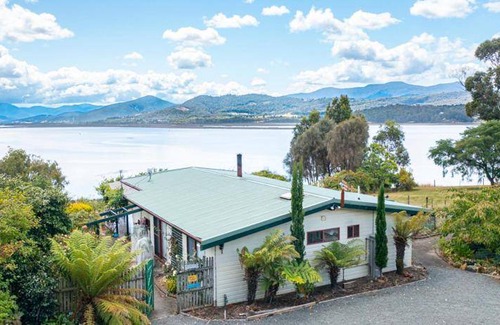 Castle Forbes Bay House | 120 m² House ∙ 1 bedroom ∙ 2 guests