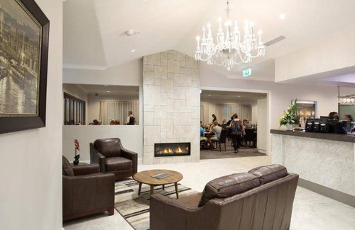Kingswood Hotel | 120 m² Motel ∙ 5 bedrooms ∙ 10 guests